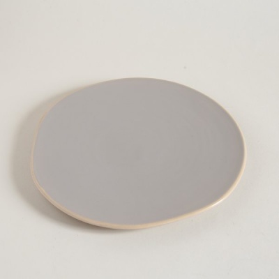 Plato-ceramica-gris-8791575.jpg