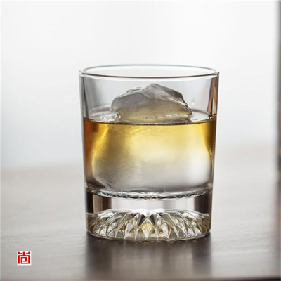 0433430-vaso-whisky.png